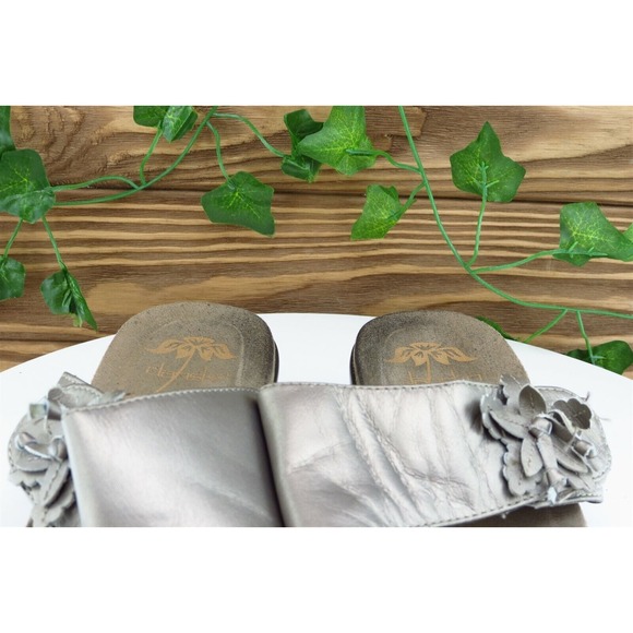 Dansko Women's Size 38 Gray Leather Slide Sandals Flower Accent Comfort Wedge - Picture 3 of 7